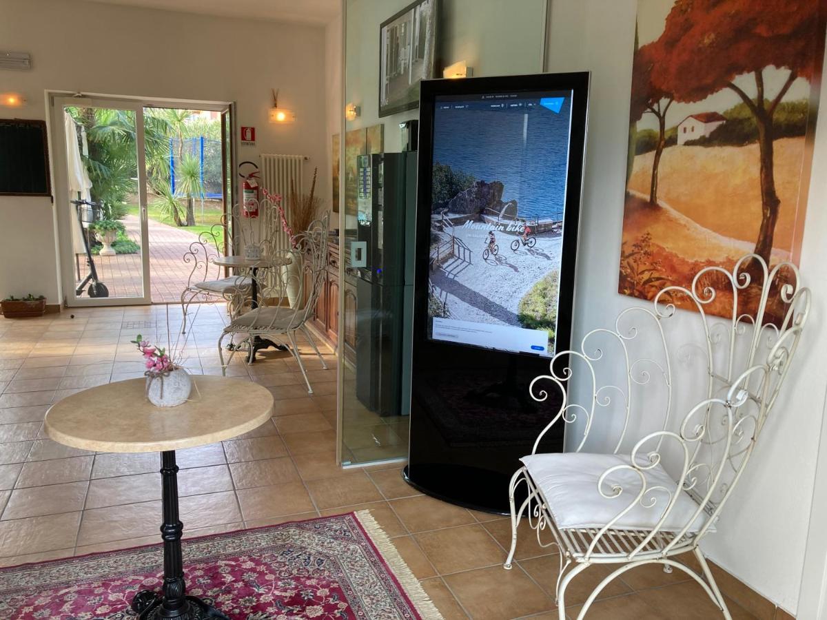 Residence Segattini Riva del Garda Luaran gambar