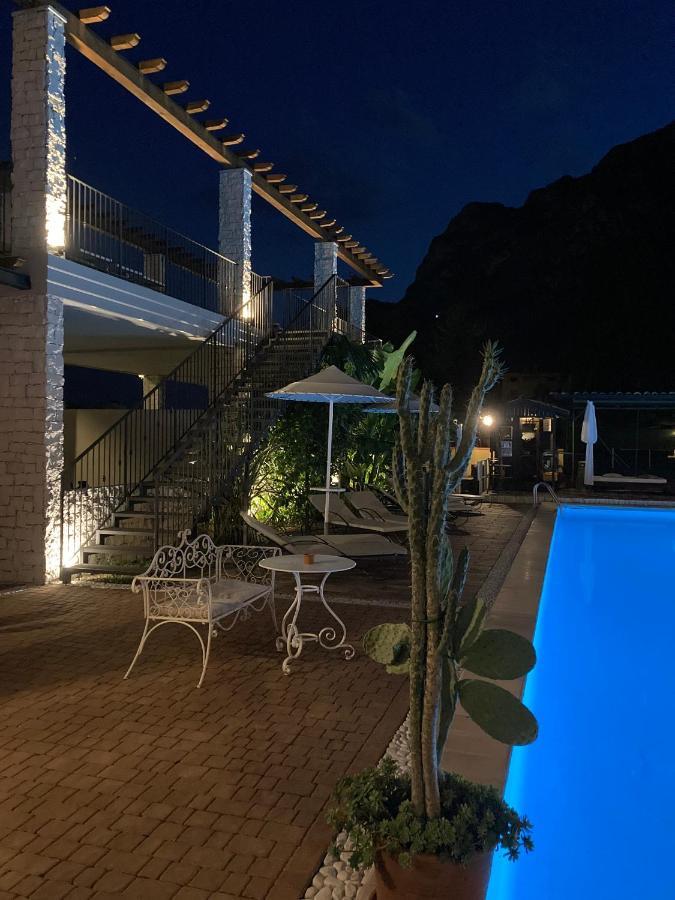 Residence Segattini Riva del Garda Luaran gambar
