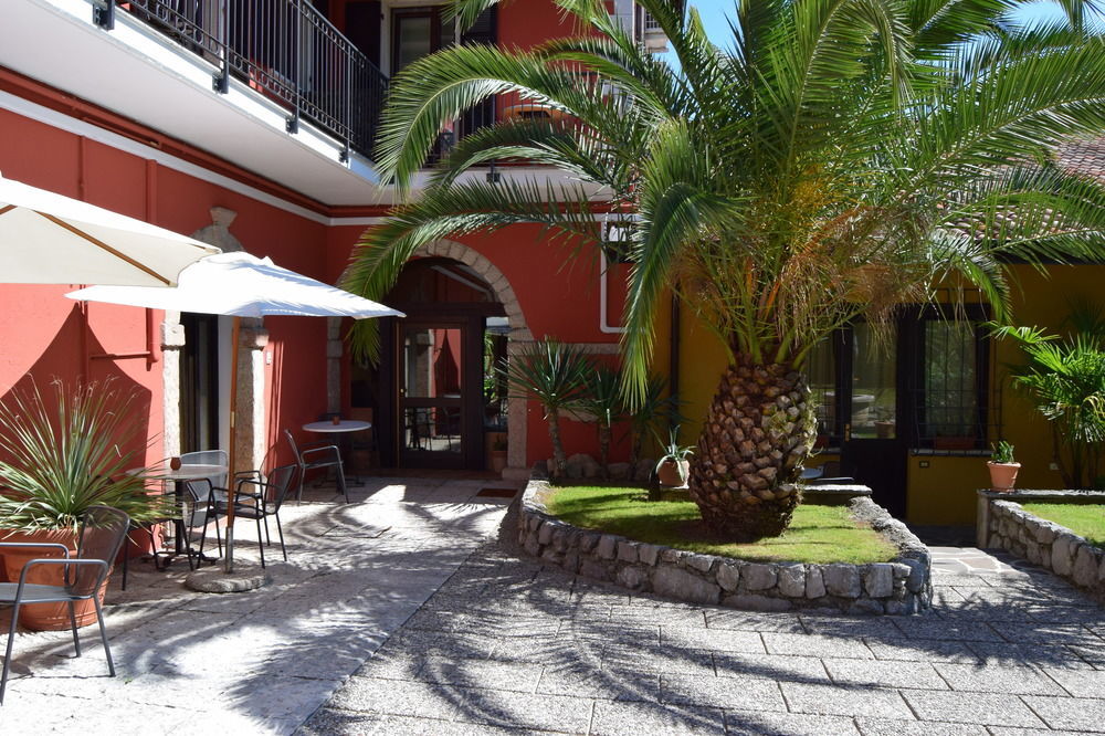 Residence Segattini Riva del Garda Luaran gambar