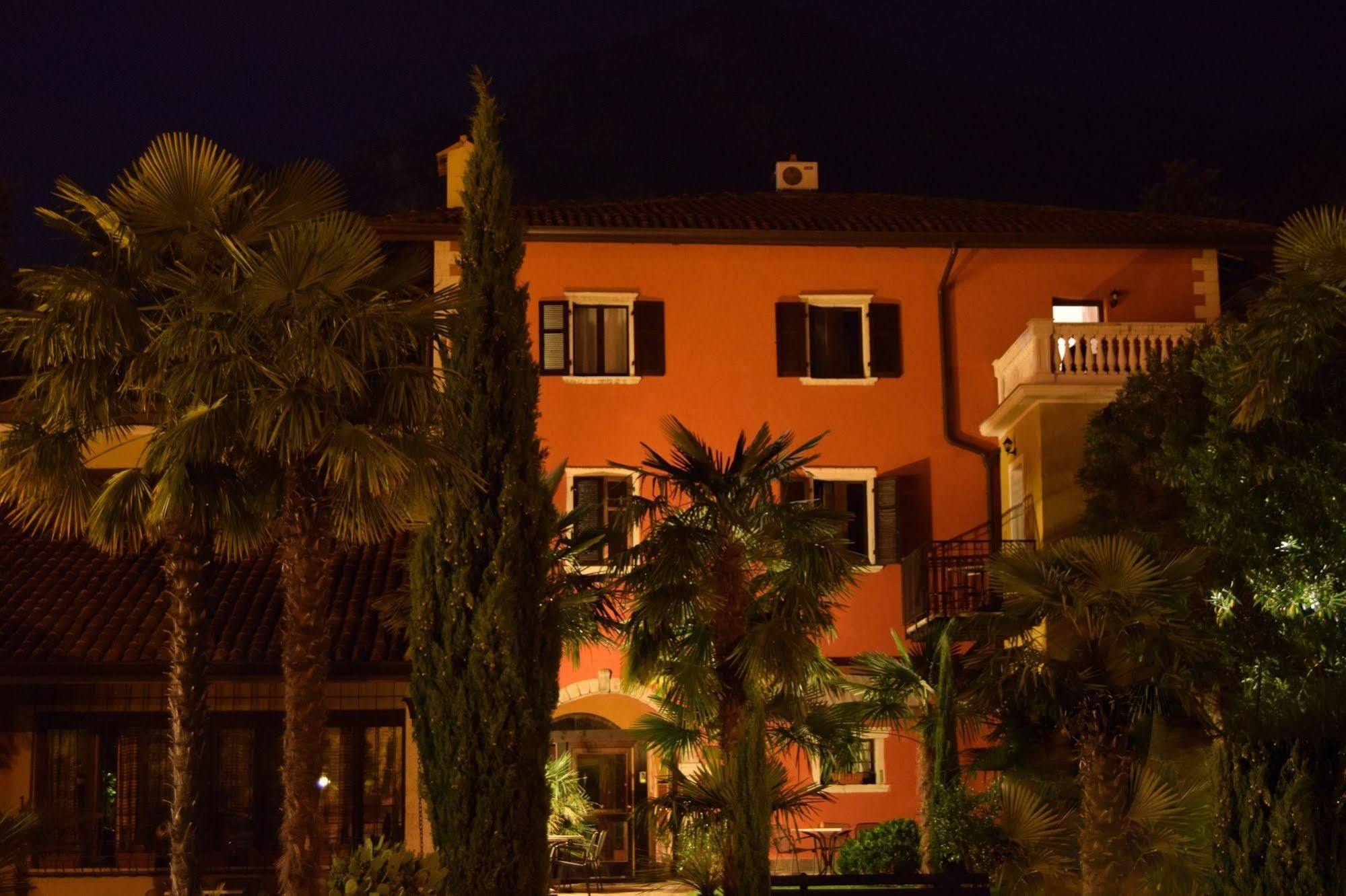 Residence Segattini Riva del Garda Luaran gambar