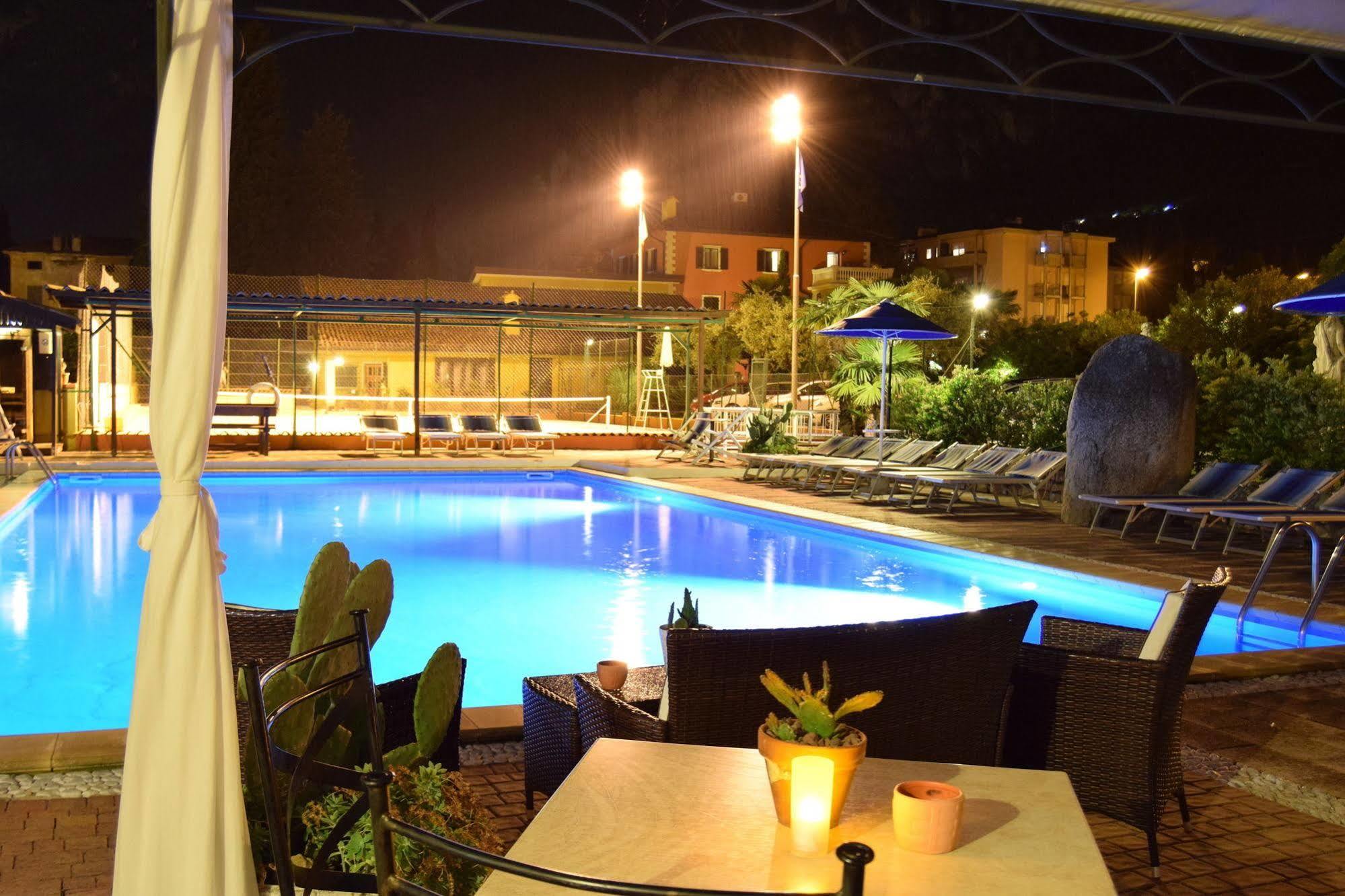 Residence Segattini Riva del Garda Luaran gambar