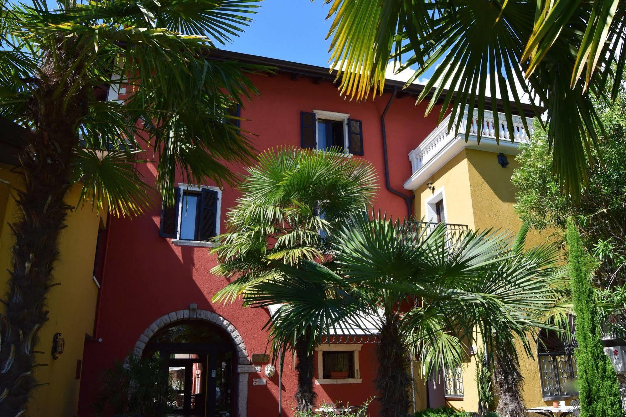 Residence Segattini Riva del Garda Luaran gambar