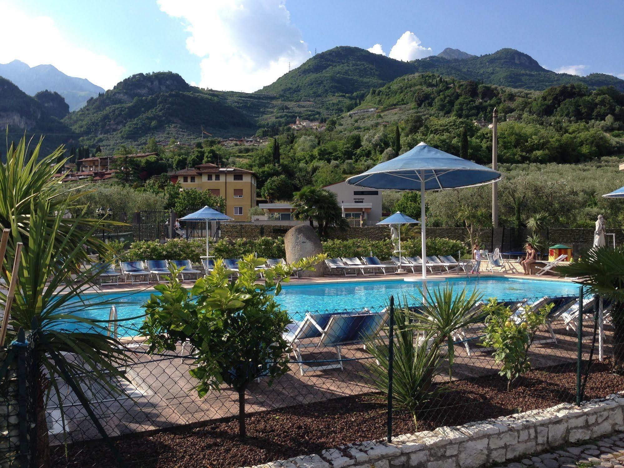 Residence Segattini Riva del Garda Luaran gambar