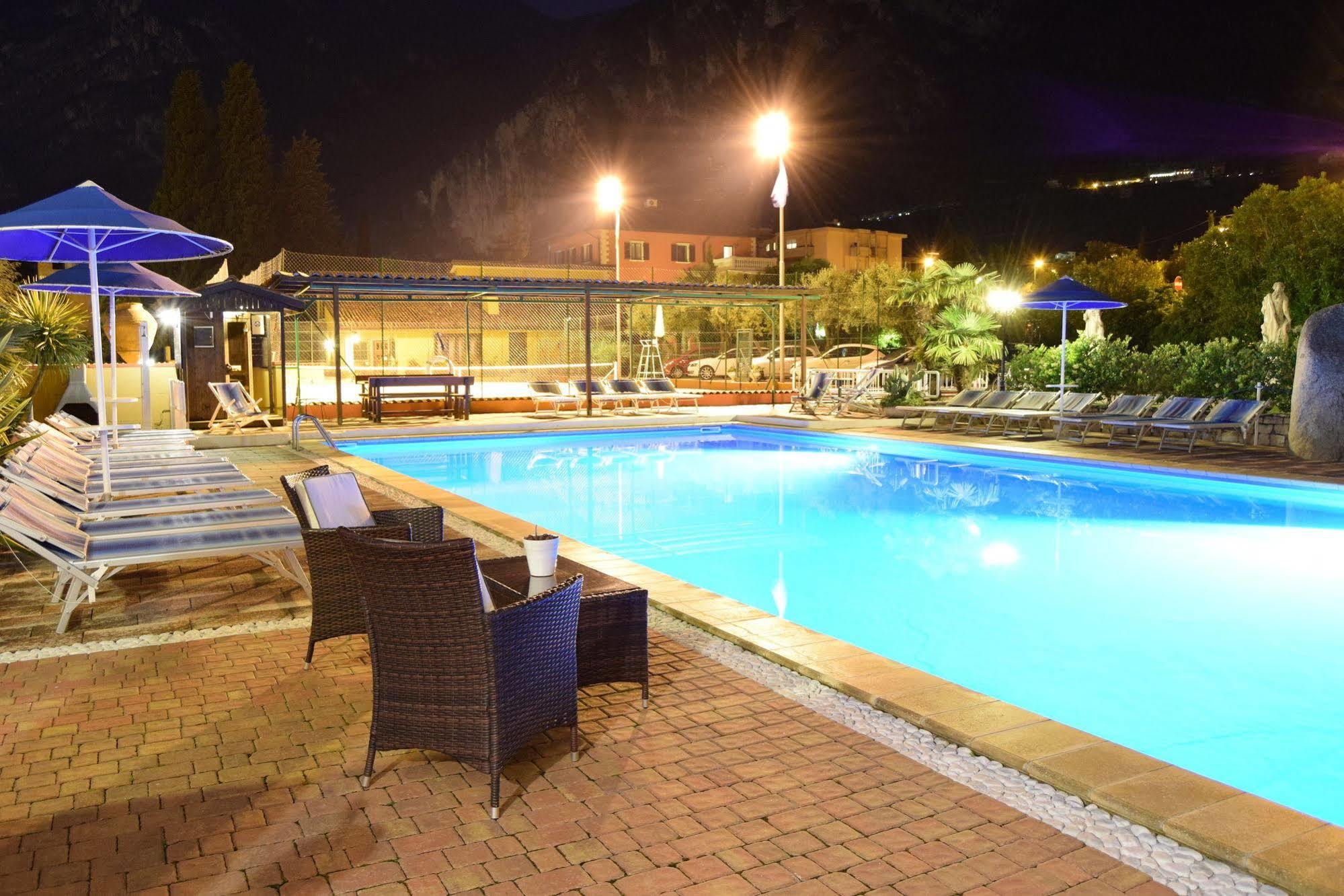 Residence Segattini Riva del Garda Luaran gambar